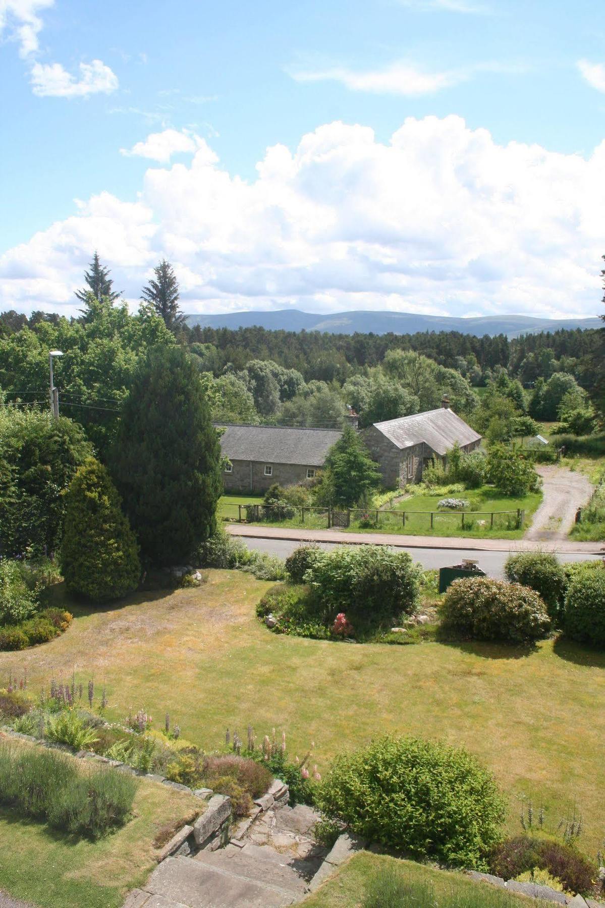 Grantown-on-Spey Rossmor Bed & Breakfast מראה חיצוני תמונה