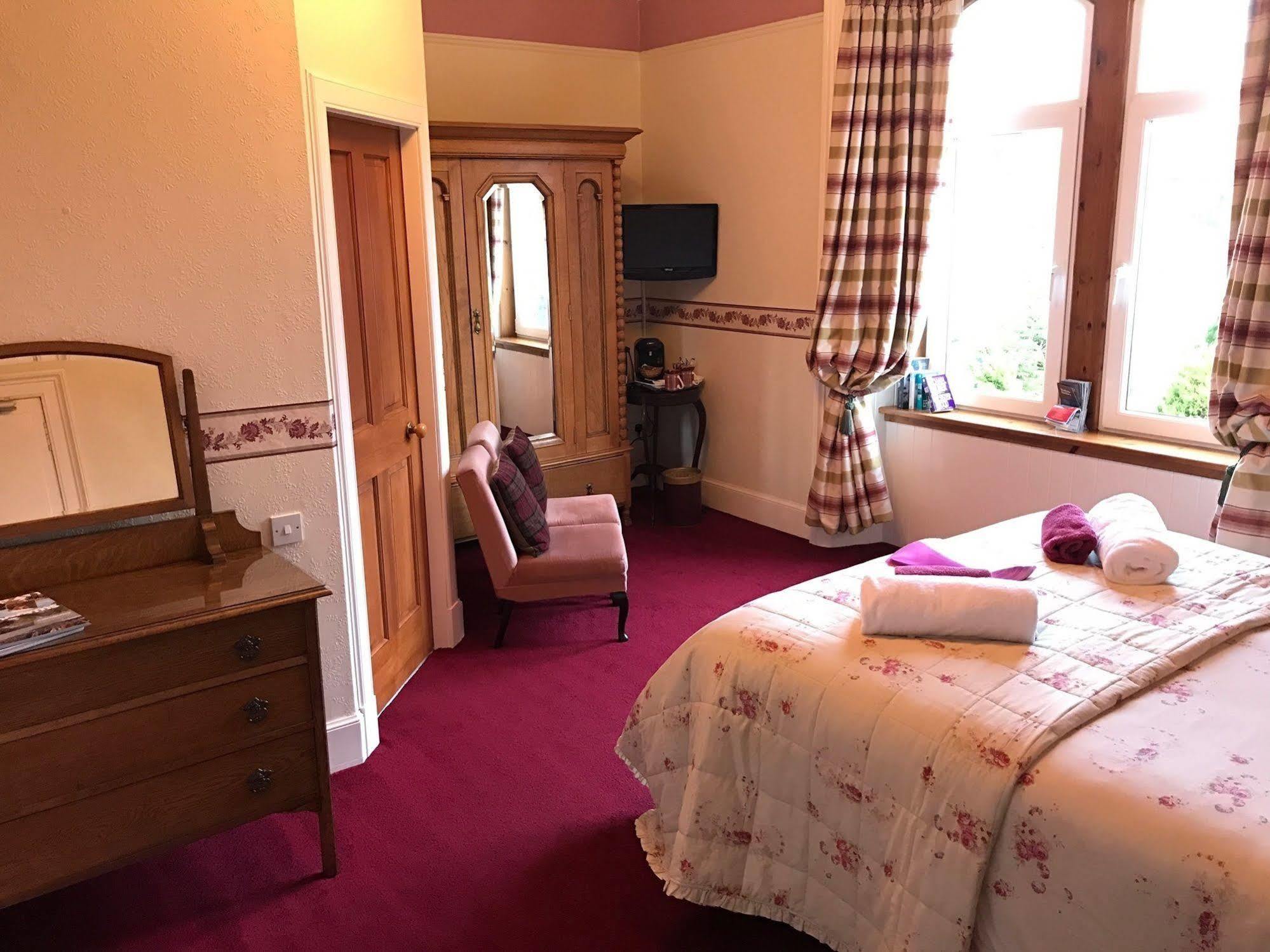 Grantown-on-Spey Rossmor Bed & Breakfast מראה חיצוני תמונה