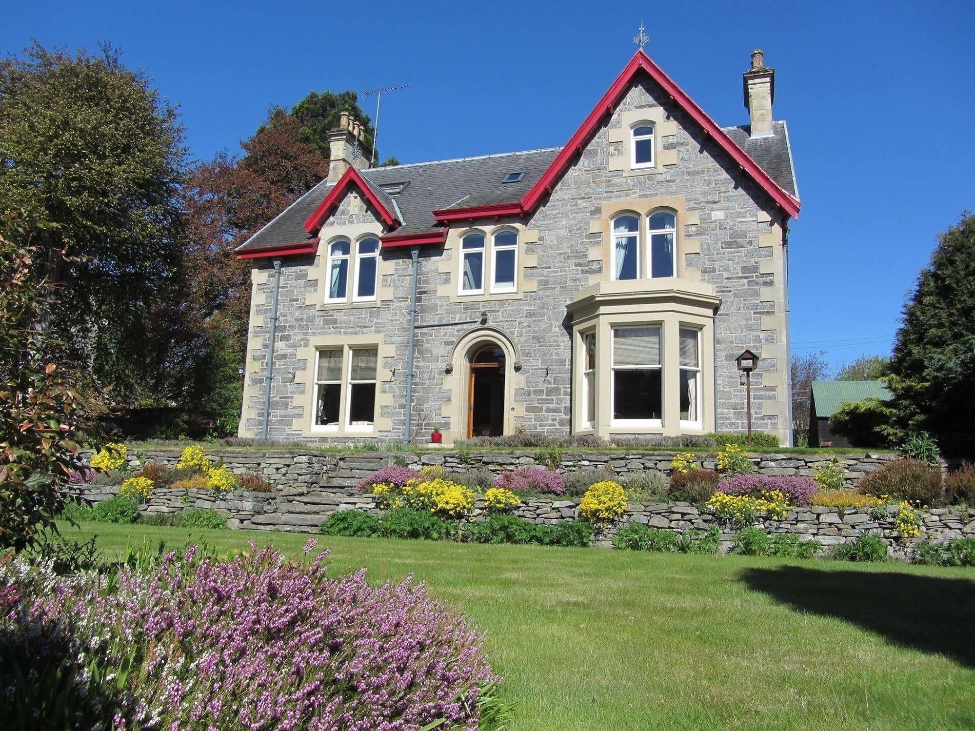 Grantown-on-Spey Rossmor Bed & Breakfast מראה חיצוני תמונה