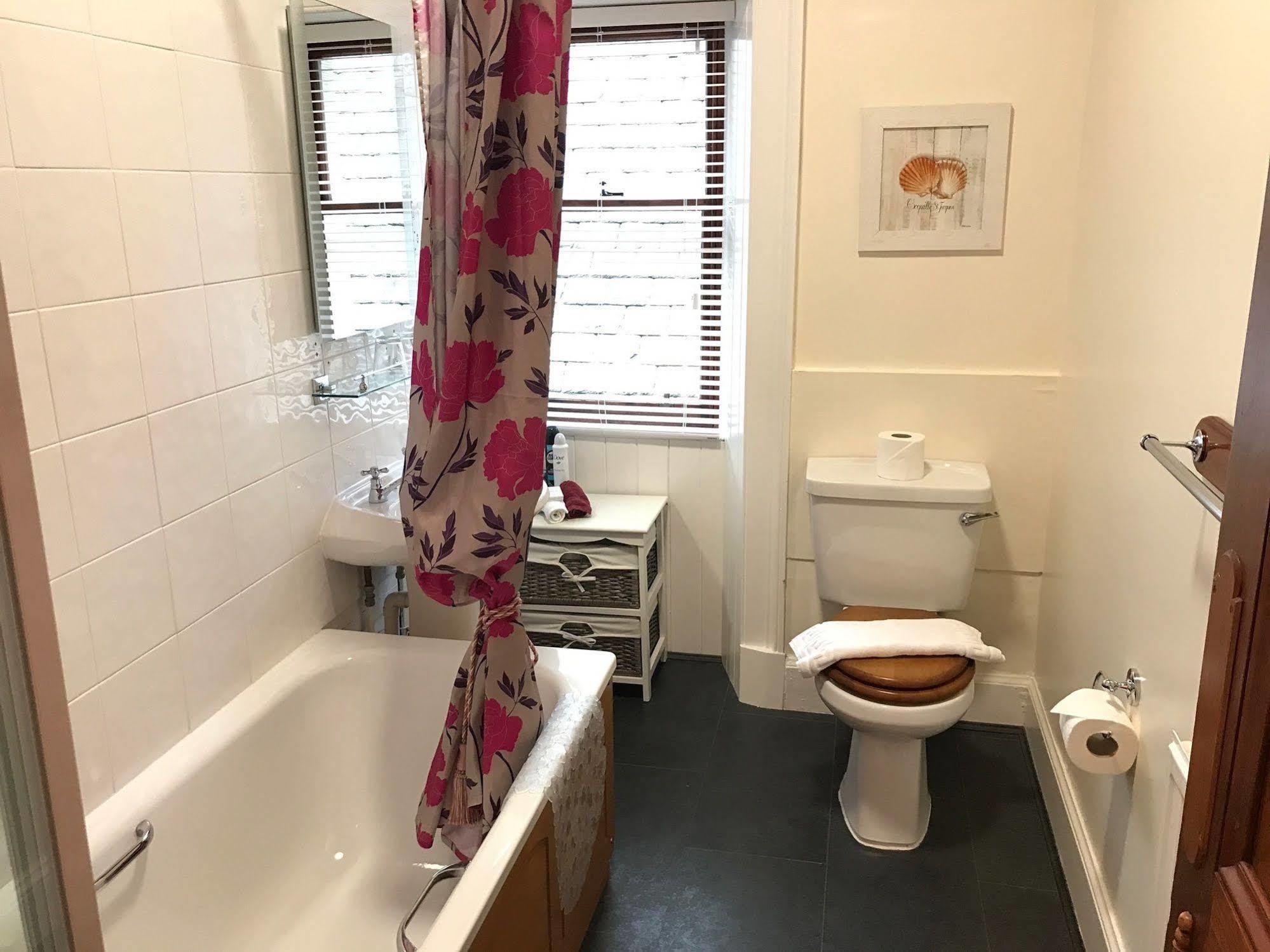 Grantown-on-Spey Rossmor Bed & Breakfast מראה חיצוני תמונה
