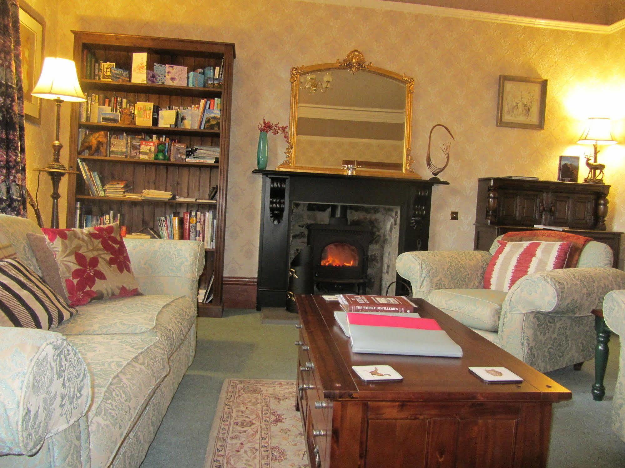 Grantown-on-Spey Rossmor Bed & Breakfast מראה חיצוני תמונה