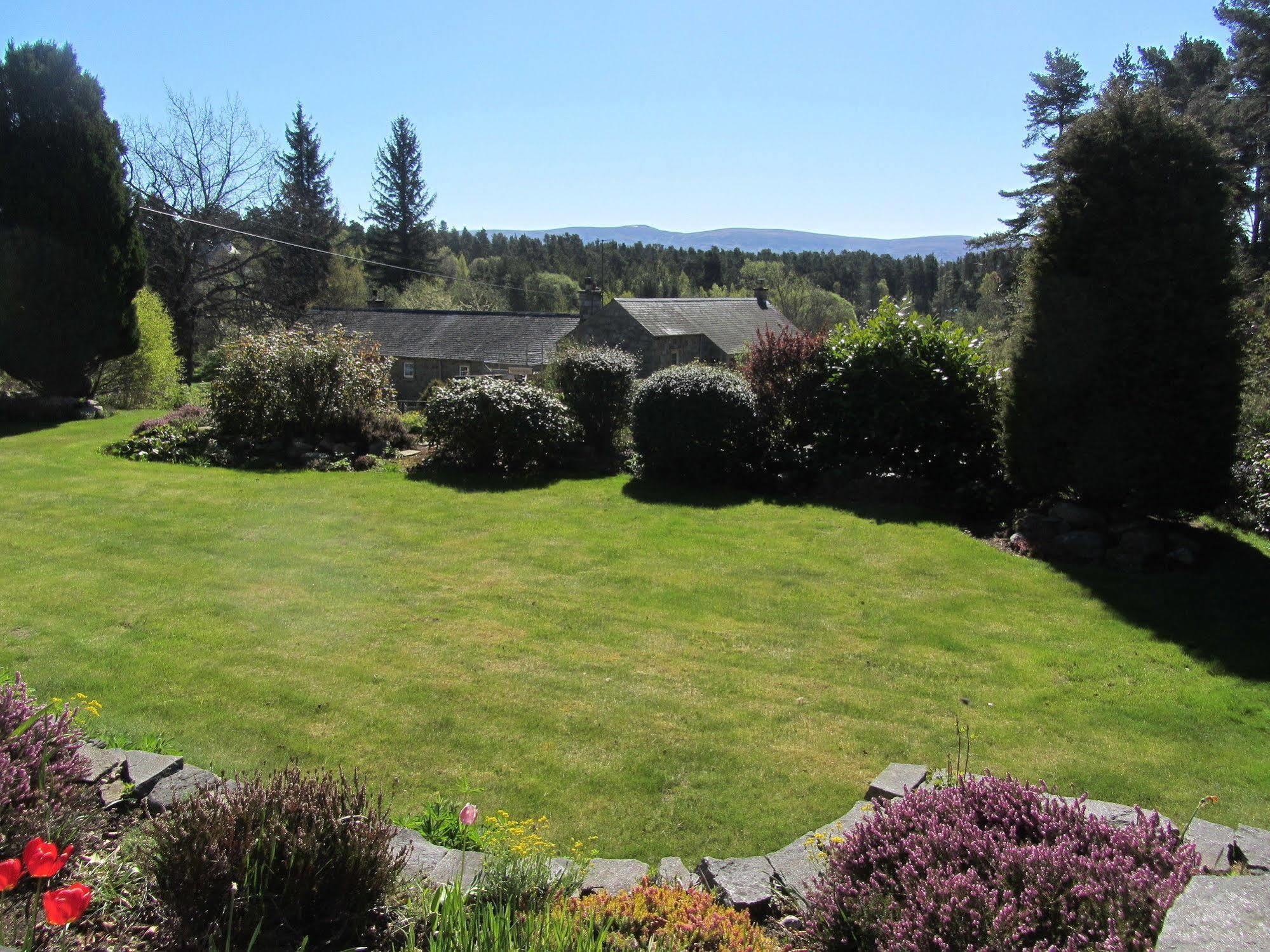 Grantown-on-Spey Rossmor Bed & Breakfast מראה חיצוני תמונה